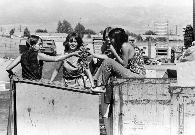 dennis wilson, cease to exist, patricia krenwinkle, Linda Kasabian,Helter Skelter, Maharishi Mahesh Yogui, Brian Willson, familia manson, manson family, El tornillo de Klaus, blog de cine, Peliculas, charles manson, Sharon Tate, Roman Polanski, film blog, blog, Alicia Victoria Palacios Thomas, Pablo Cristobal, Miguel Cristobal Olmedo, revista de cine, revista digital de cine